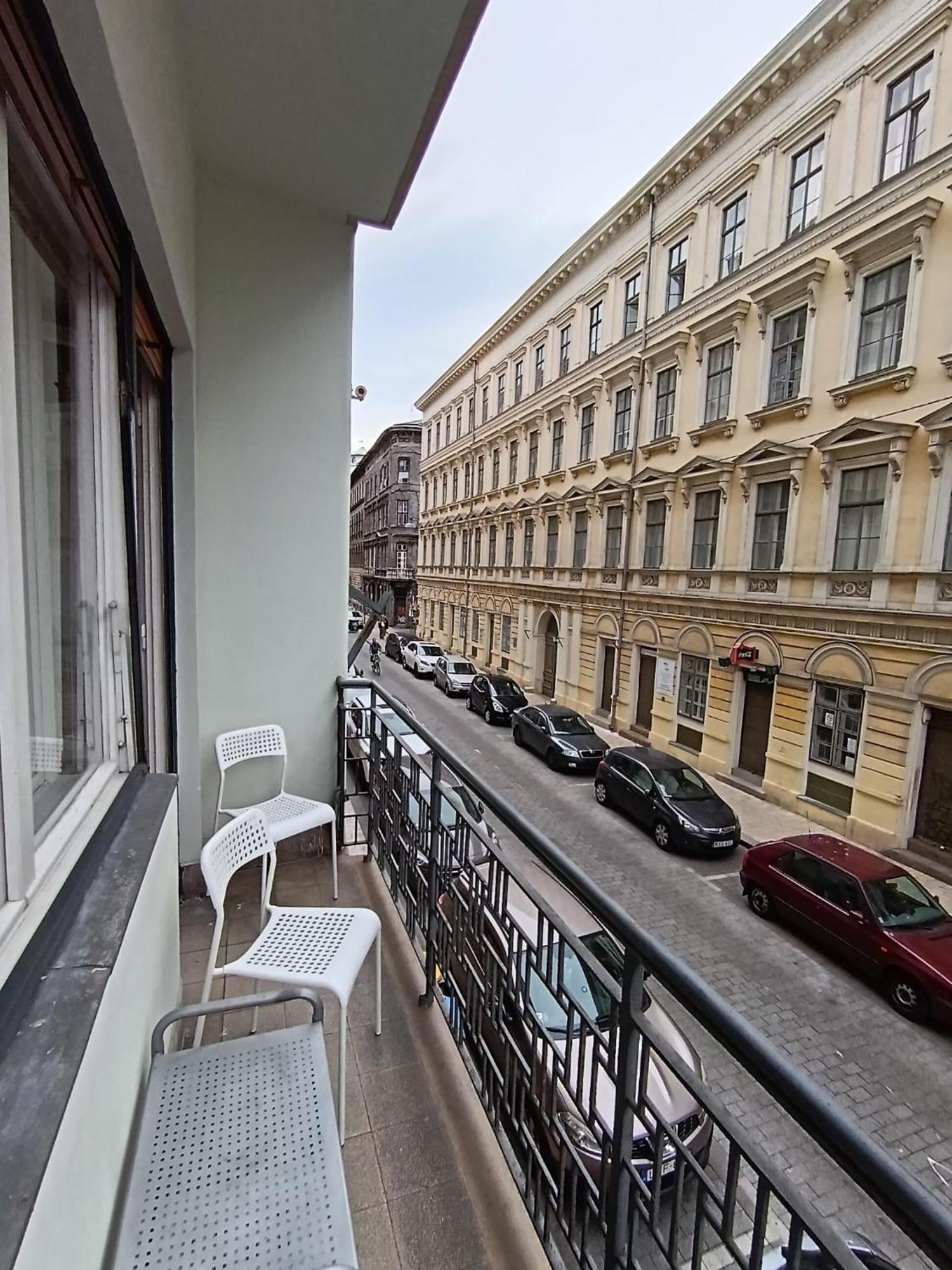 Studio With Terrace In Heart Of The City Budapeste Exterior foto